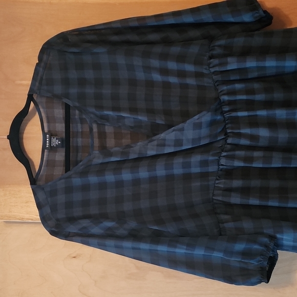 Green and Black Plaid Blouse - Picture 2 of 4